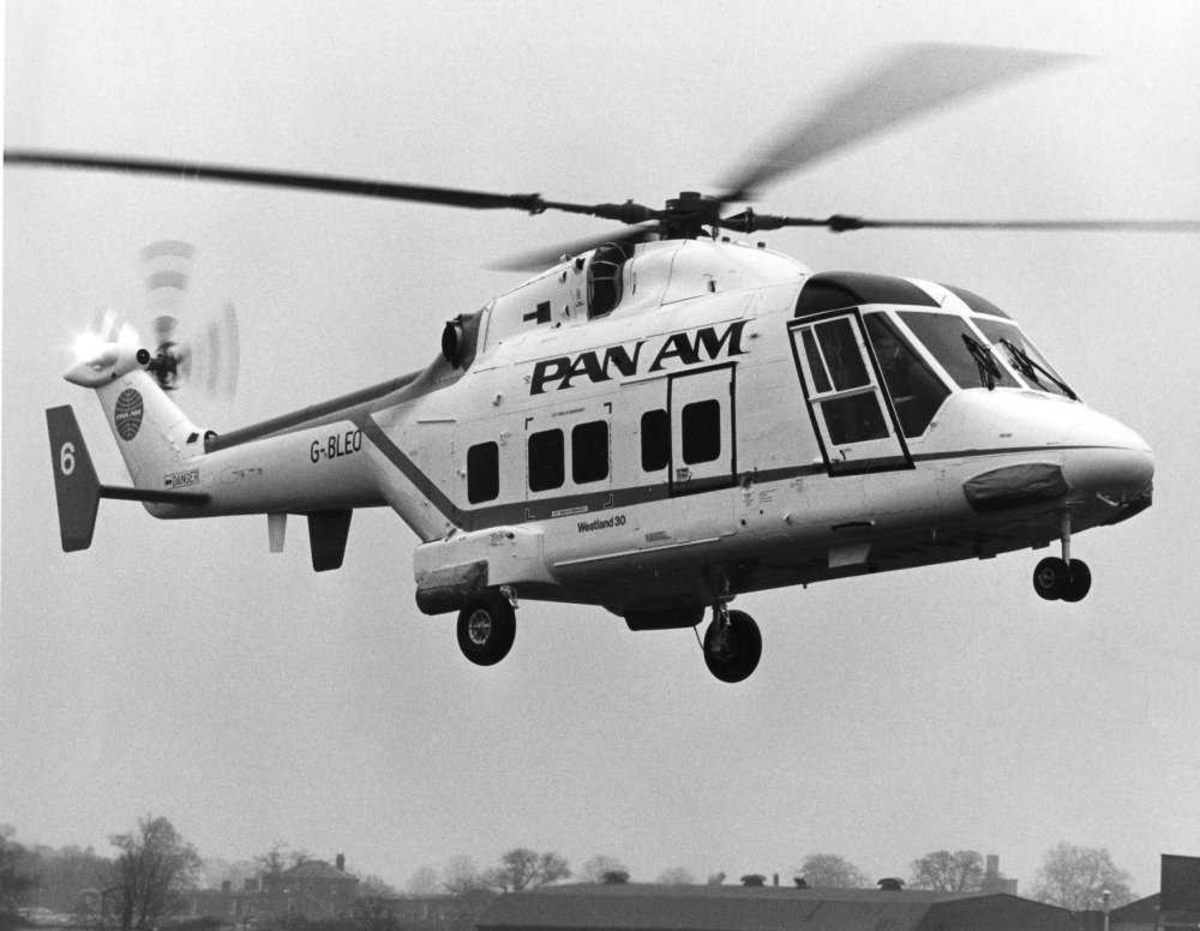 Ett helikopter i luften. Westland 30-100 G-BLEO i Pan Am sine farger.