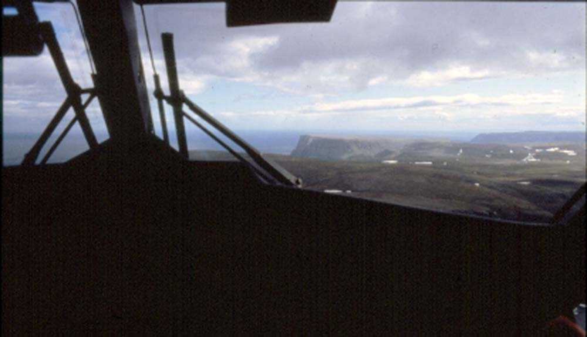 Luftfoto. Nordkapp. ett fly, DHC-6-300 Twin Otter fra Widerøe.