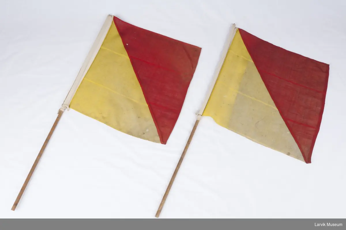 2 semaforflagg, vertikalt delt rød/gul