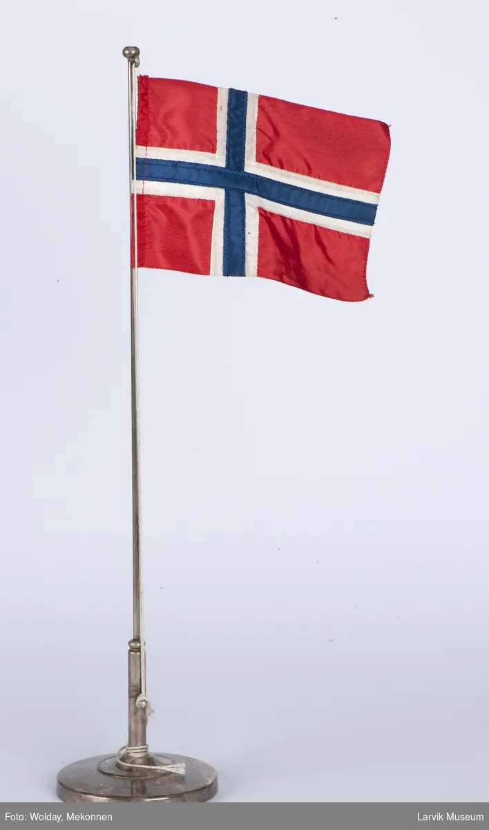 Bordflagg på sølvplett stang, norsk flagg