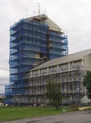 Vadsø kirke under renovering i august 2005