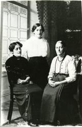 Hanna Dølør, søster og mor Lise Dølør