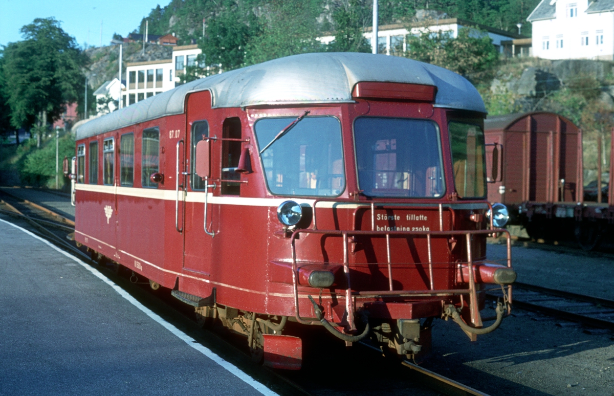 Flekkefjord stasjon. NSB motorvogn BM 87 07.