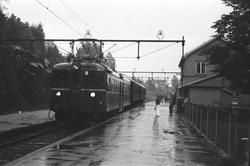 Røyken stasjon, lokaltog NSB elektrisk motorvognsett type 65
