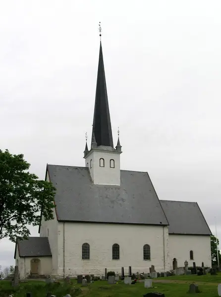 Stange kirke - viet til Olav den hellige