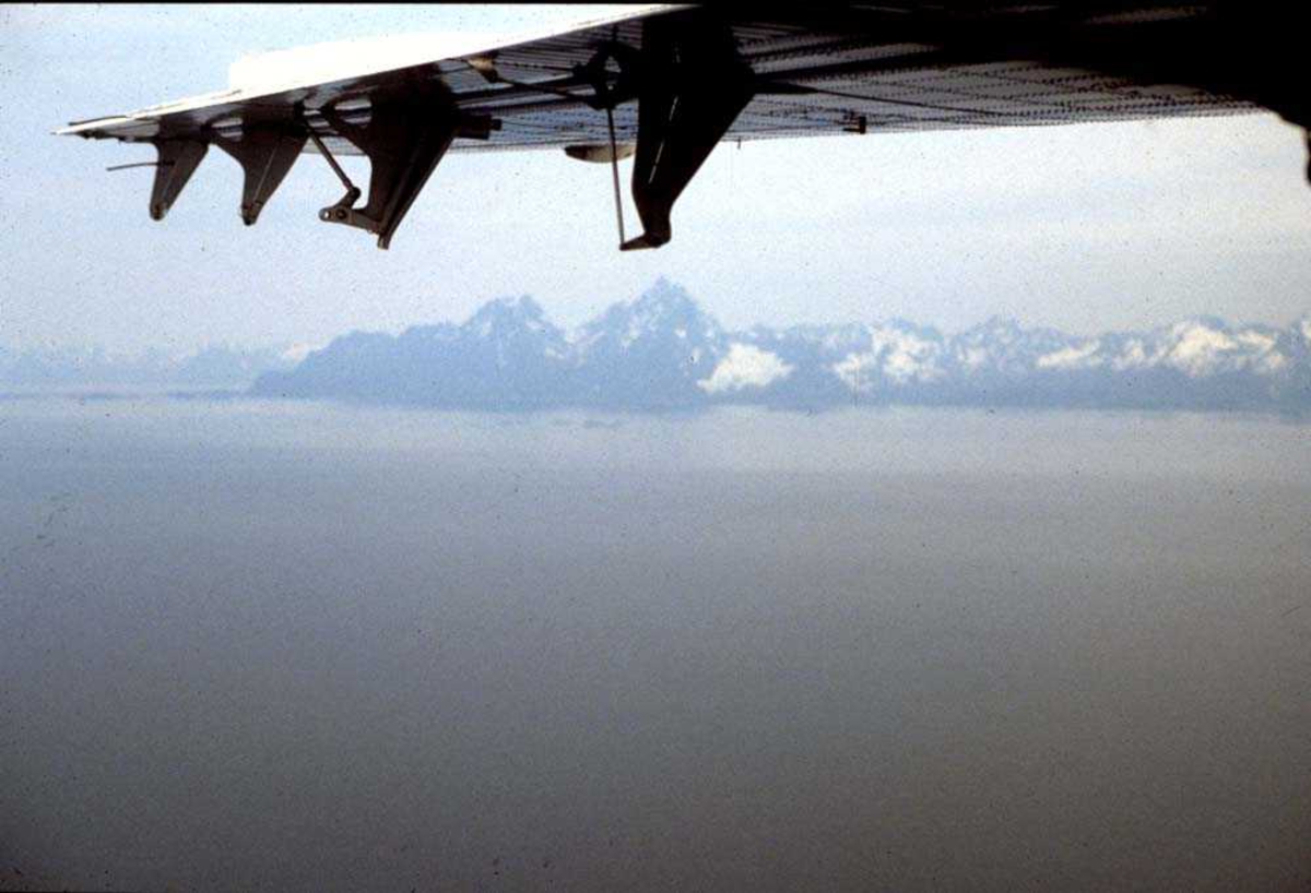 Luftfoto. Vestfjorden. Lofotveggen med Vågakallen i bakgrunn.
Bilde tatt fra DHC-6-300 fra Widerøe. 
