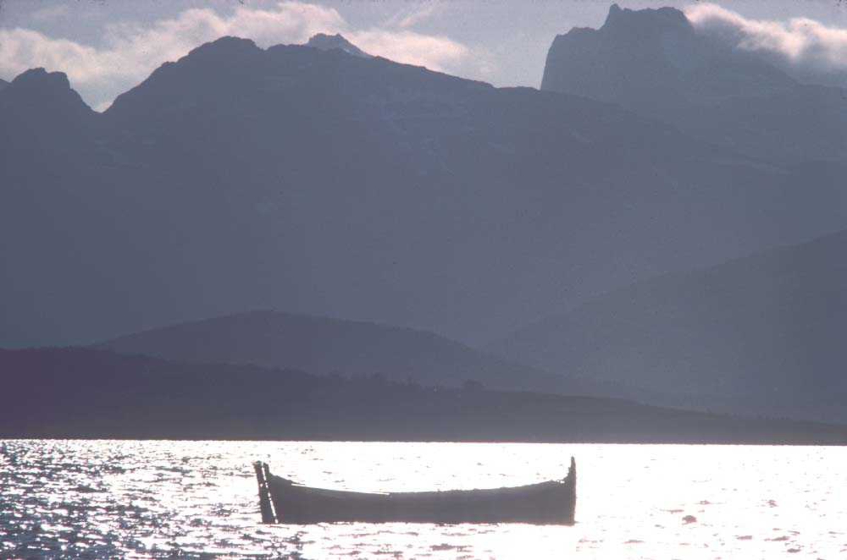 Landskap. Tromsø. En Nordlandsbåt ligger og dupper i sjøen.
































































































































































































































































































































































































































































































































































