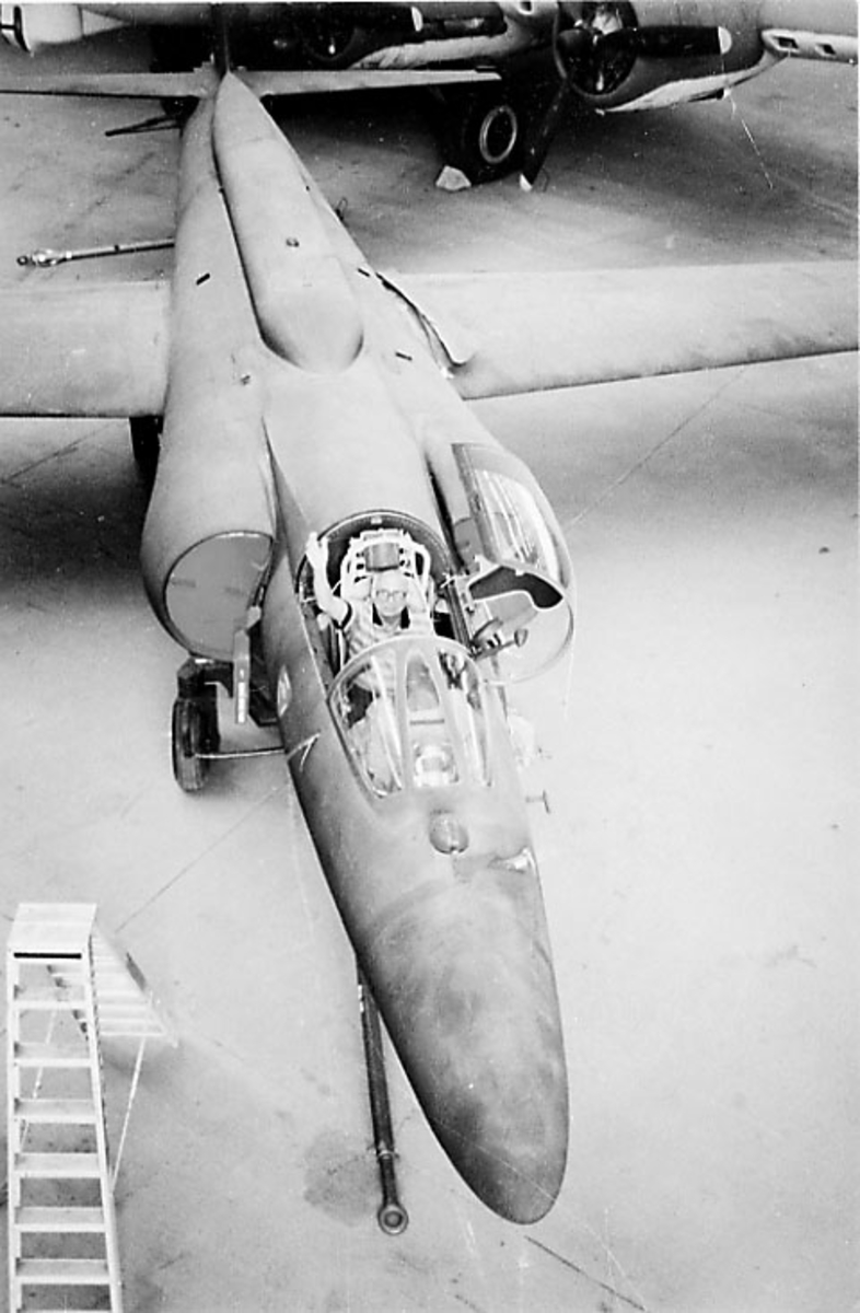 1 fly, U-2 med en person i cockpiten. Fra museumsutstilling. Foto tatt ovenfra.