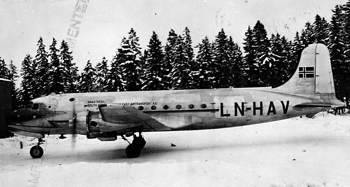 1 fly på bakken, Douglas DC-4 /C54A4-15 Skymaster, LN-HAV "Norse Explorer" fra Braathens SAFE A/S.