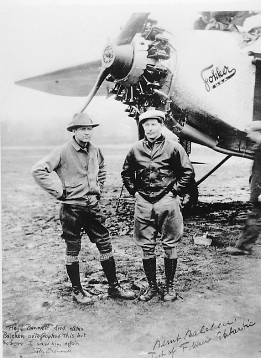 Portrett, 2 personer, menn ved et fly, Fokker. 
