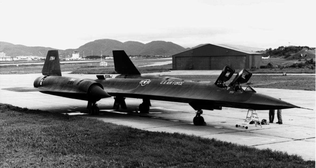 Lufthavn - flyplass. En Lockheed SR-71 Blackbird  fra USAF.