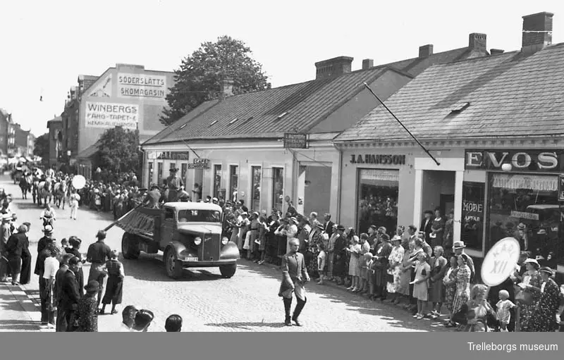 Torgfesten 1939. Festtåget passerar Algatan. Negativ 70:1256.