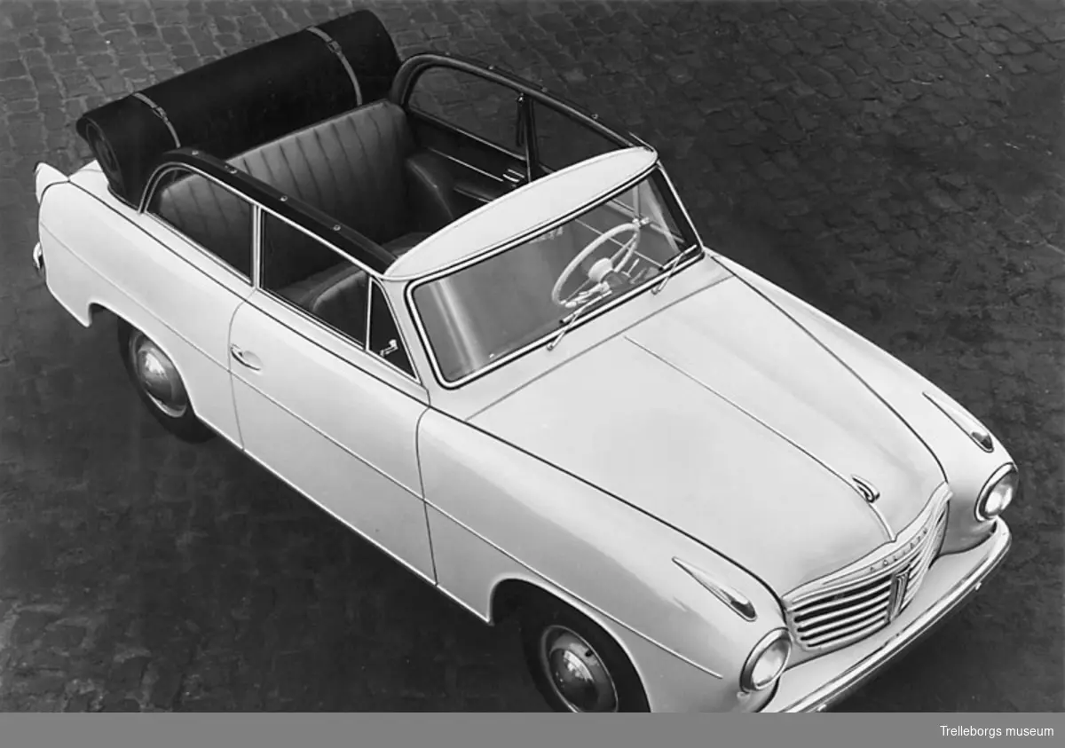 Vit bil av märket Goliat 1957.