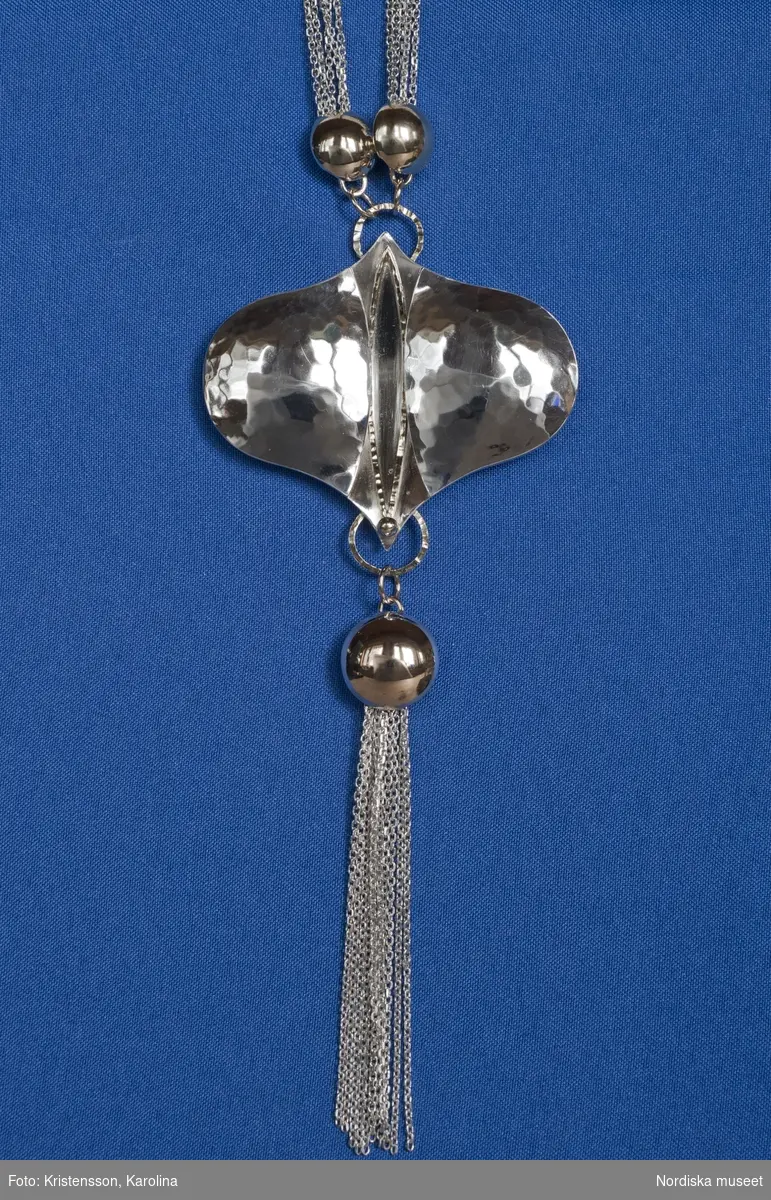 Smycken av silversmeden Rosa Taikon. Silversmycken, filigran.