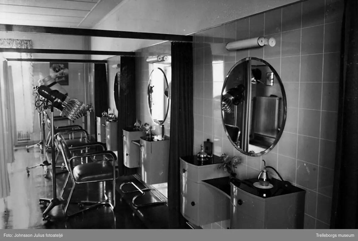 Interiör från Roséns frisersalong, Östra Torp år 1945.