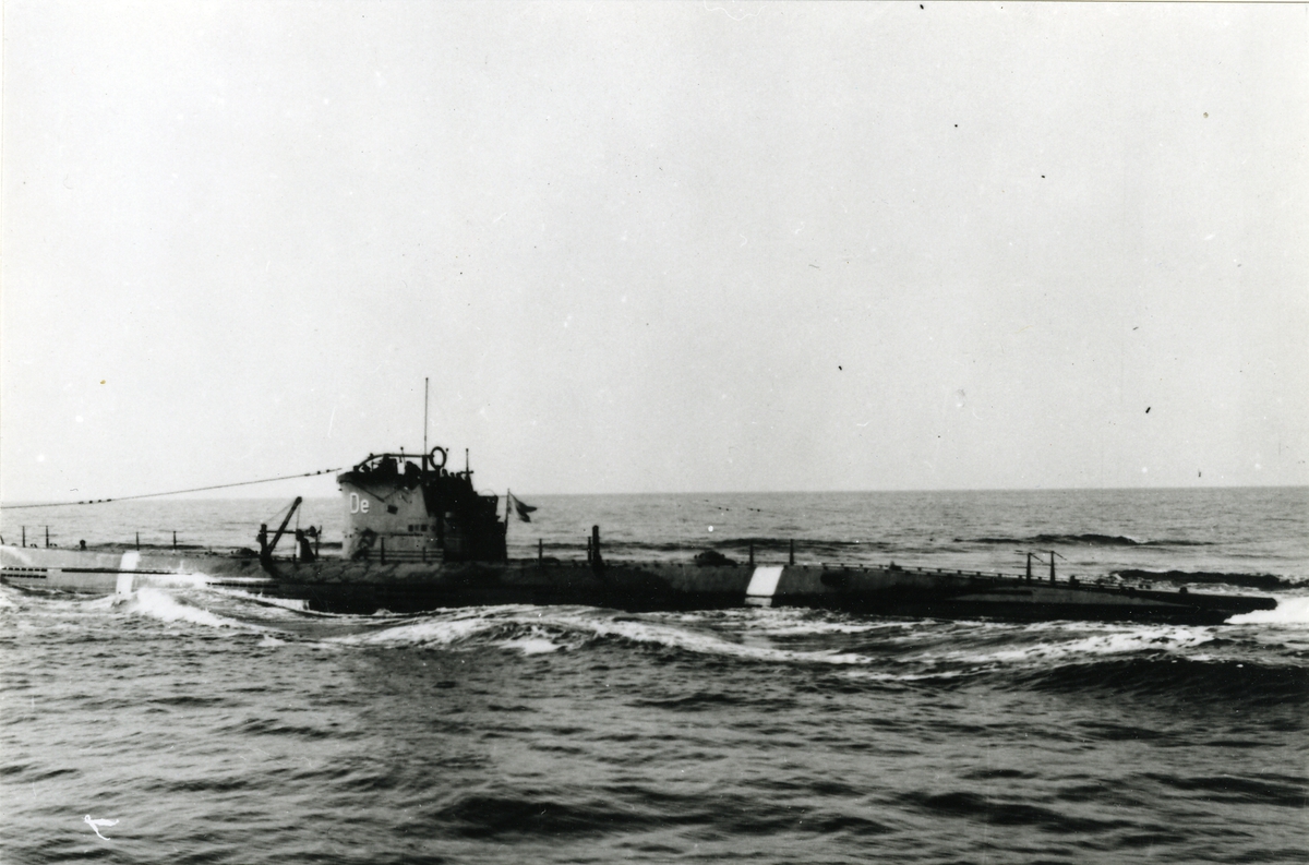 Ubåten Delfinen (II) på västkusten år 1943.