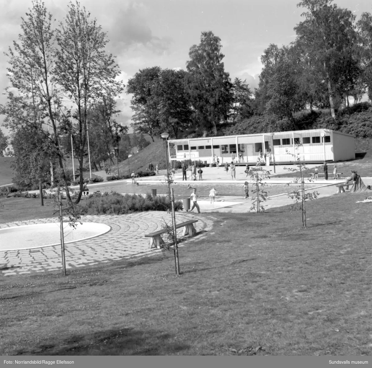Fagerdalsbadet med omklädningsrum. Sundsvalls museum / DigitaltMuseum