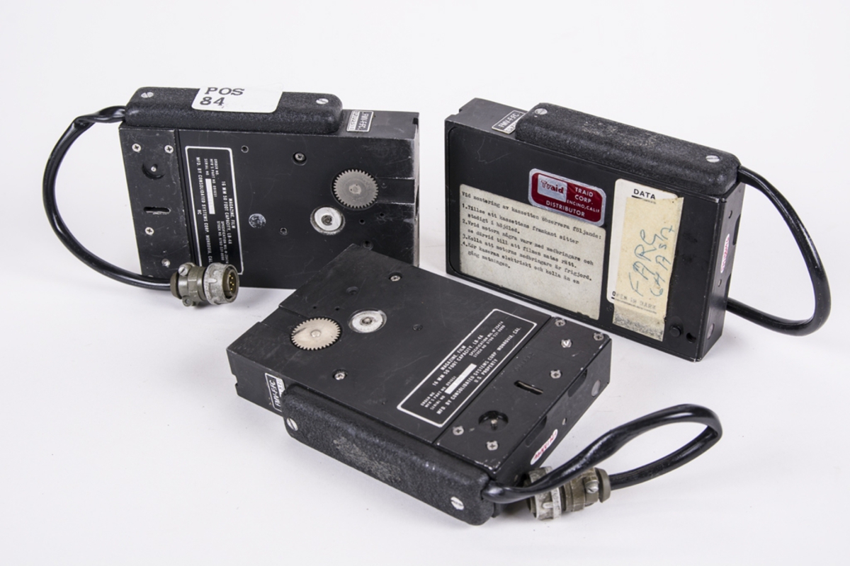 Filmkasetter till kamera 16 mm. 50 foot capacity LB-4A. Kassetterna är märkta Färg 64 ASA, Färg 160 ASA, Färg MS.