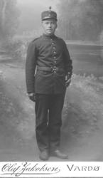 Portrett av ukjent ung mann i infanteriuniform.Uniformen bes