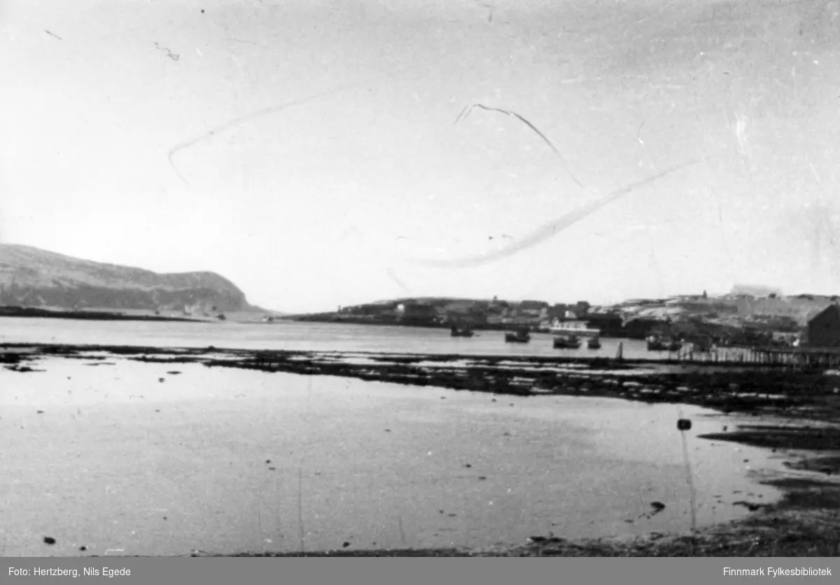 Våren 1948 ble det foretatt en befaring Vadsø - Smalfjord - Sjursjok - Ifjord - Bekkarfjord - Hopseidet - Mehamn - Kjøllefjord - Vadsø. Med på turen var Nils. E. Hertzberg, Johannes Foslund, Godtfred Karlsen. Se bildene 313-324. Mehamn 5.mai 1948. Videre til Kjøllefjord den 6.mai 1948. Fra Kjøllefjord til Vadsø med hurtigruta.