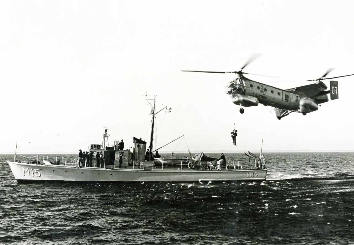 Minfartyg M15+Marinens Helikopter.