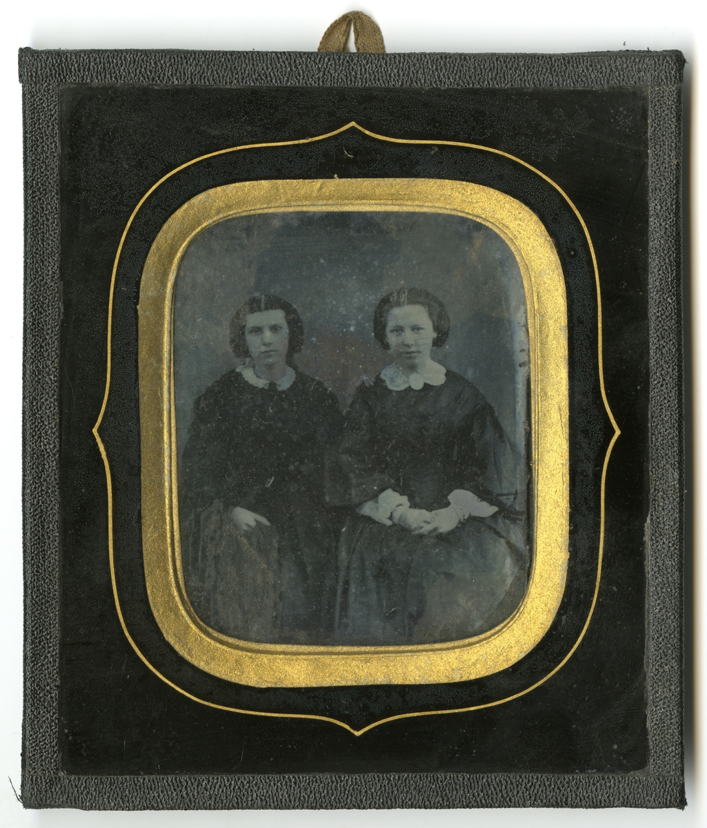 Ambrotypi med portrett av to kvinner