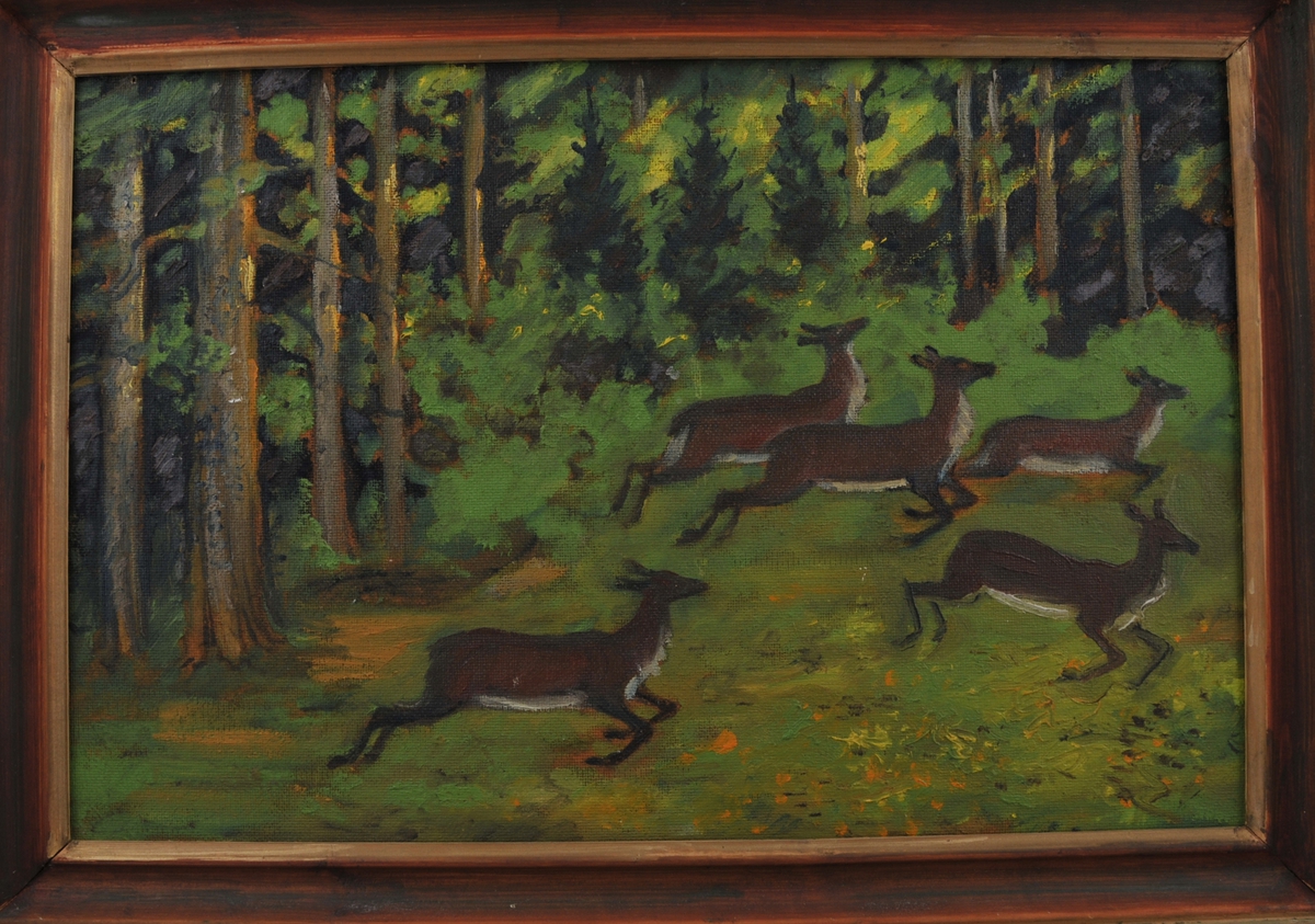 Fem hjortar i sprang, i skogen. Usignert.