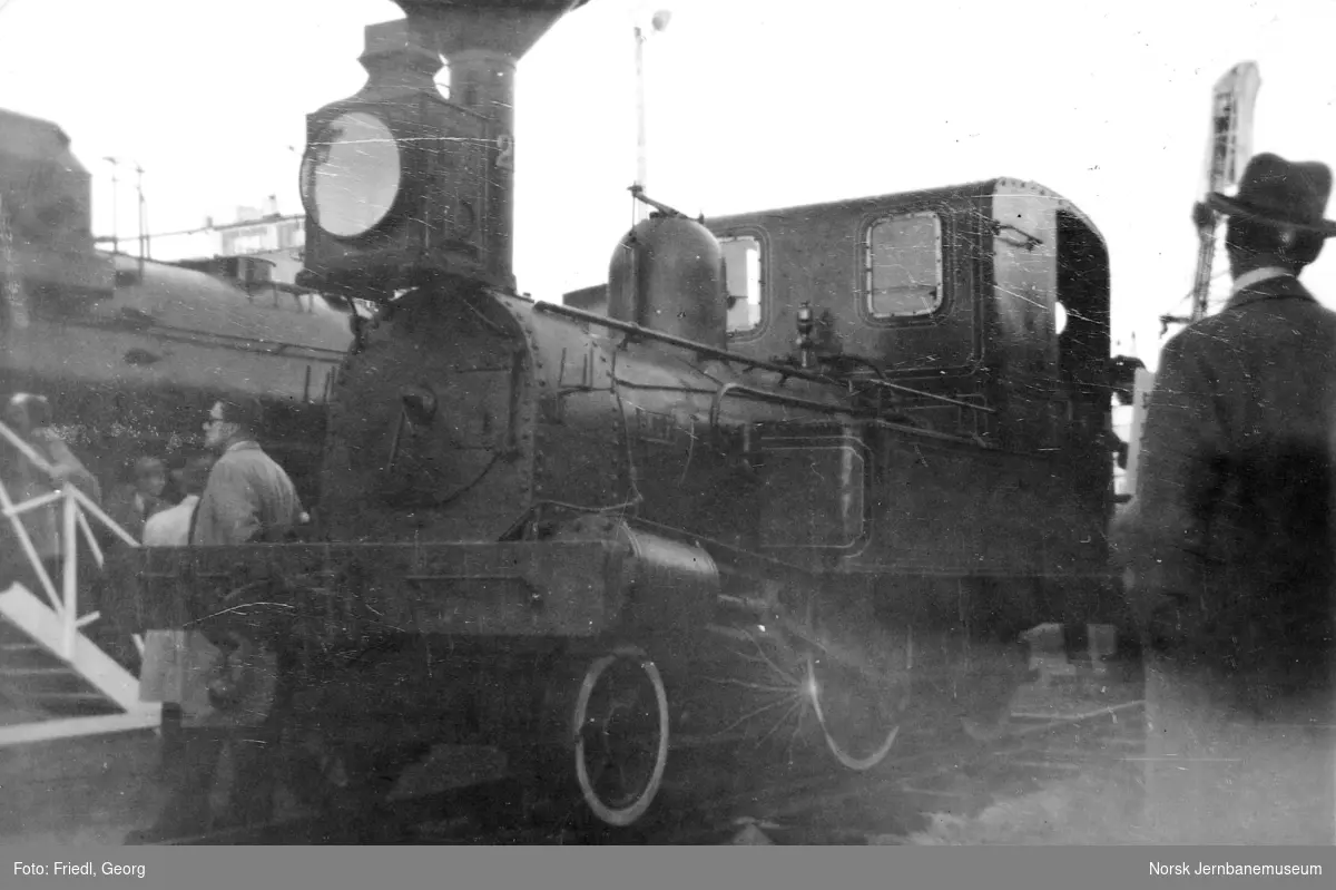 Damplokomotiv type III nr. 21 "Alf" på NSBs jubileumsutstilling på Filipstad