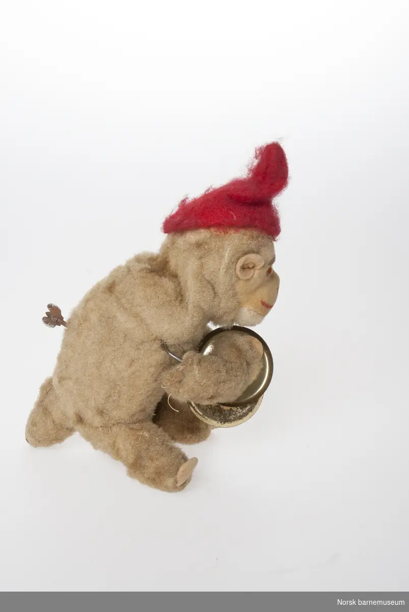 Ape med cymbaler: En opptrekkbar ape, med rød spisshatt og tromme.
