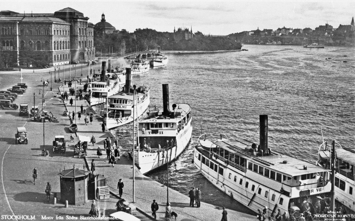 Stockholm. Motiv fr&aring;n S&ouml;dra Blasieholmshamnen.F&ouml;rlag Nordisk Konst. Stockholm.