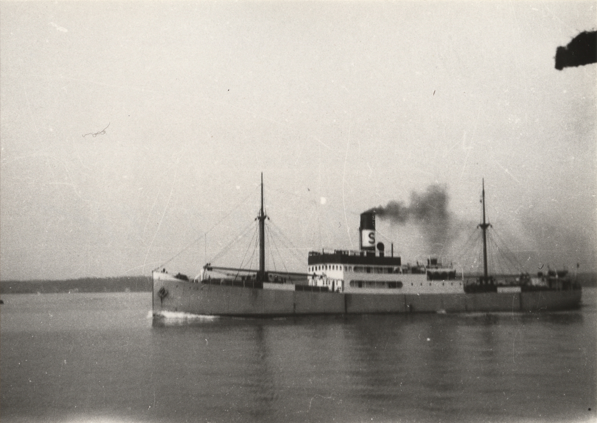 Lastångfartyget RING. Foto taget vid Blockhusudden den 6.9.1928.