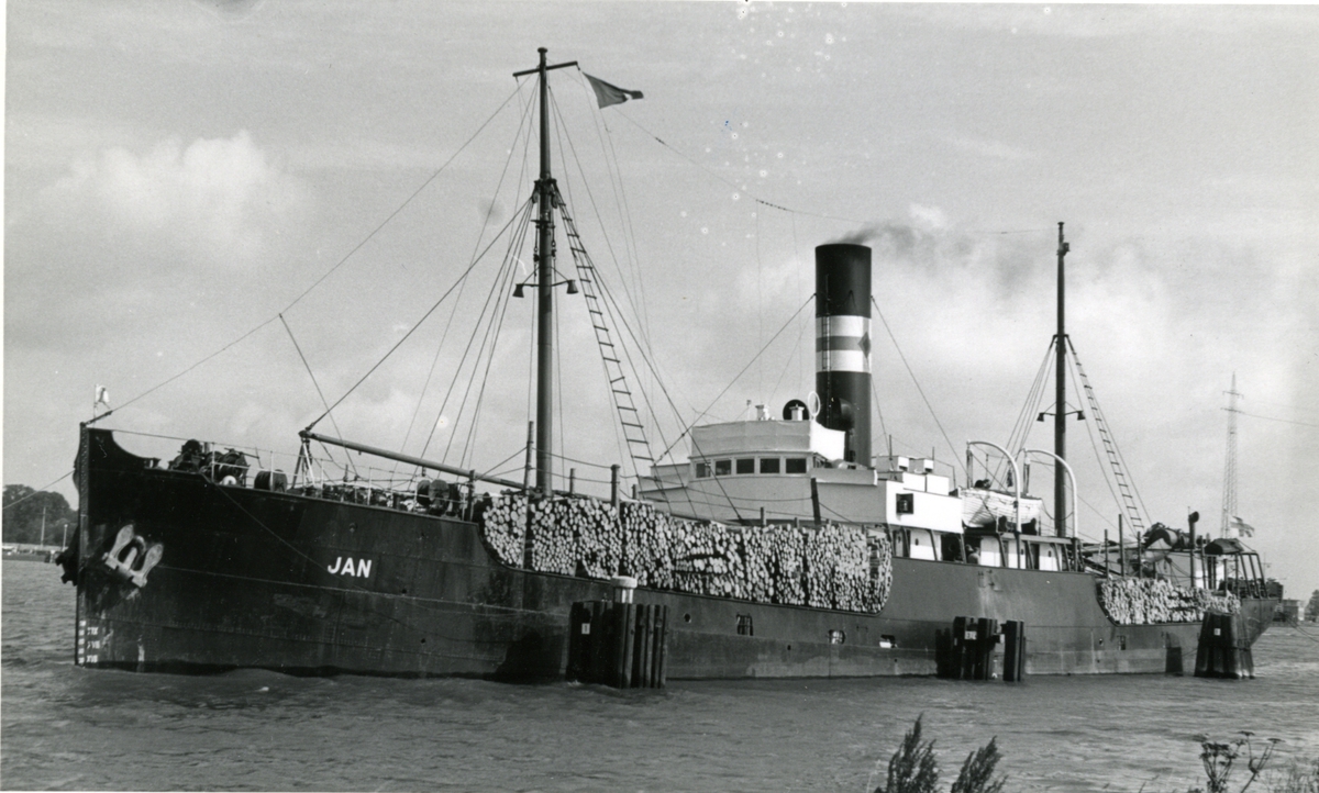 Ägare:/1922-41/: A/S Dampskibsselskabet Vesterhavet. Hemort: Esbjerg.