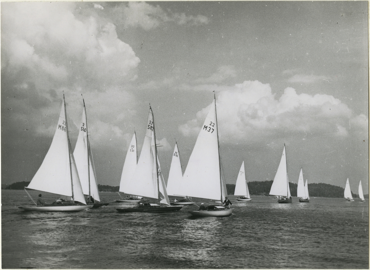 Segelbåtar under Saltsjöregattan 1944. - Sjöhistoriska museet ...