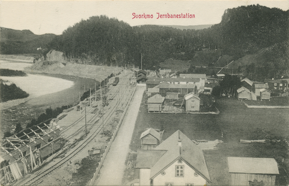 Svorkmo med Svorkmo stasjon like etter at jernbanen er anlagt.
