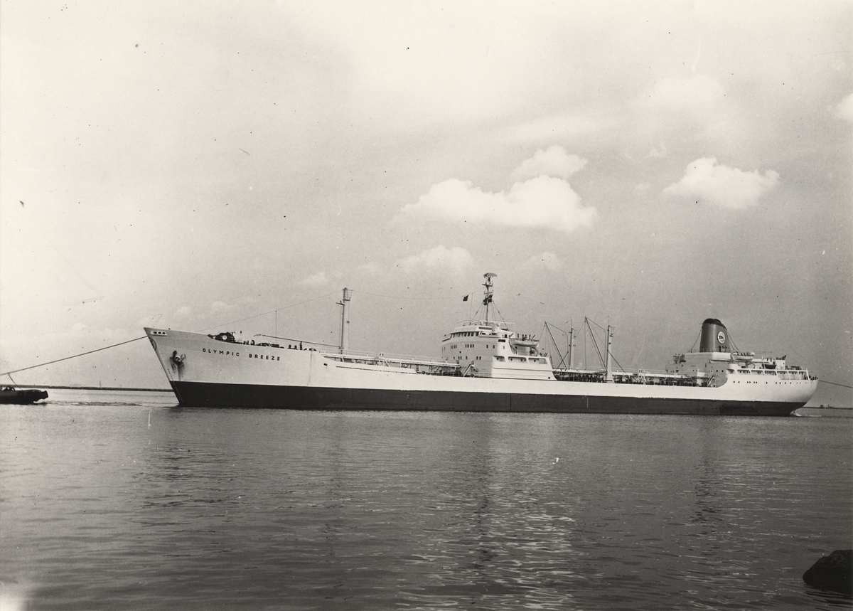 Tank-turbinångfartyget "OLYMPIC BREEZE". Foto från Köpenhamn september månad 1955.