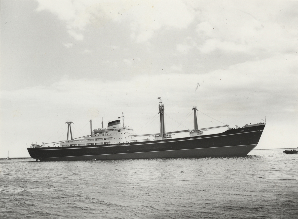 Lastmotorfartyget "TIKSI". Foto från Köpenhamn år 1960.
