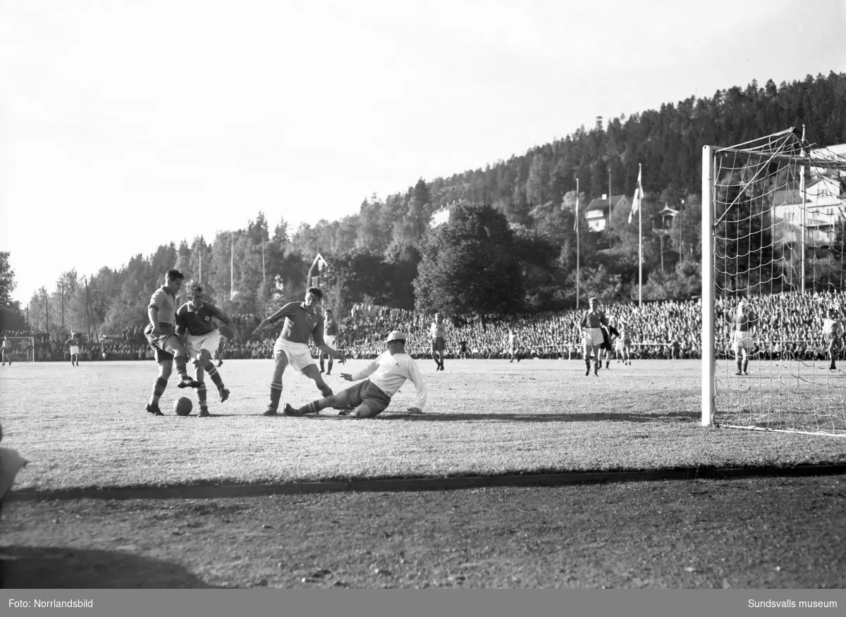 Fotbollslandskamp i Idrottsparken, Sverige-Finland.