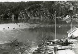 Skøyting og ishockey på indre Kilefjorden.