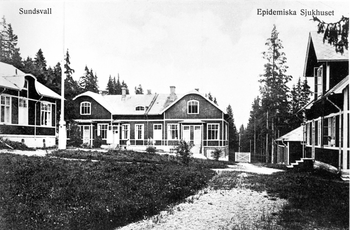 Epidemisjukhuset från 1909 efter Ludvigsbergsvägen (tidigare Epidemivägen). 1929 tillkom även ett stenhus på samma fastighet. Byggnaderna stod kvar ända in på 1970-talet.