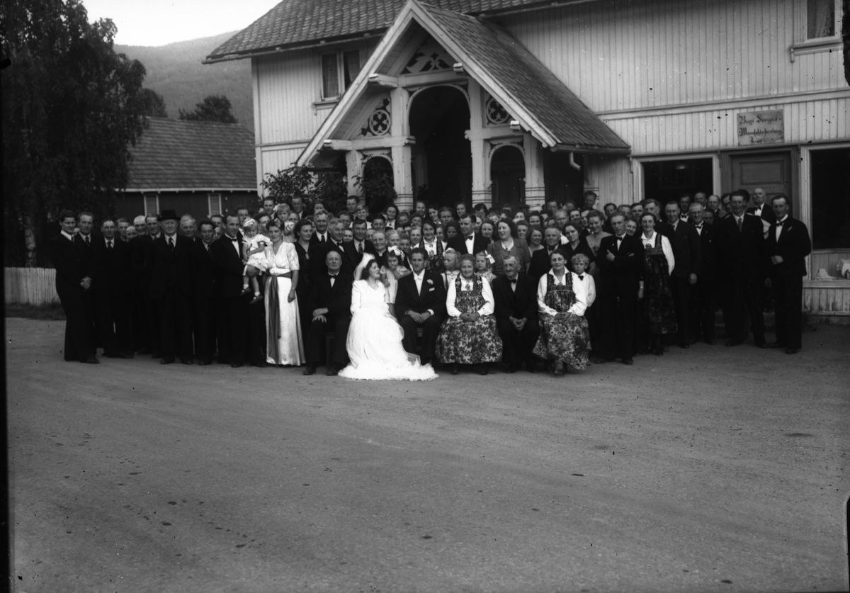 Bryllaupet til Birgit Stensgård og Peder Rustberggard.