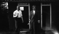 Fotoarkivet etter Gunnar Knudsen. En kvinne og en mann satt 