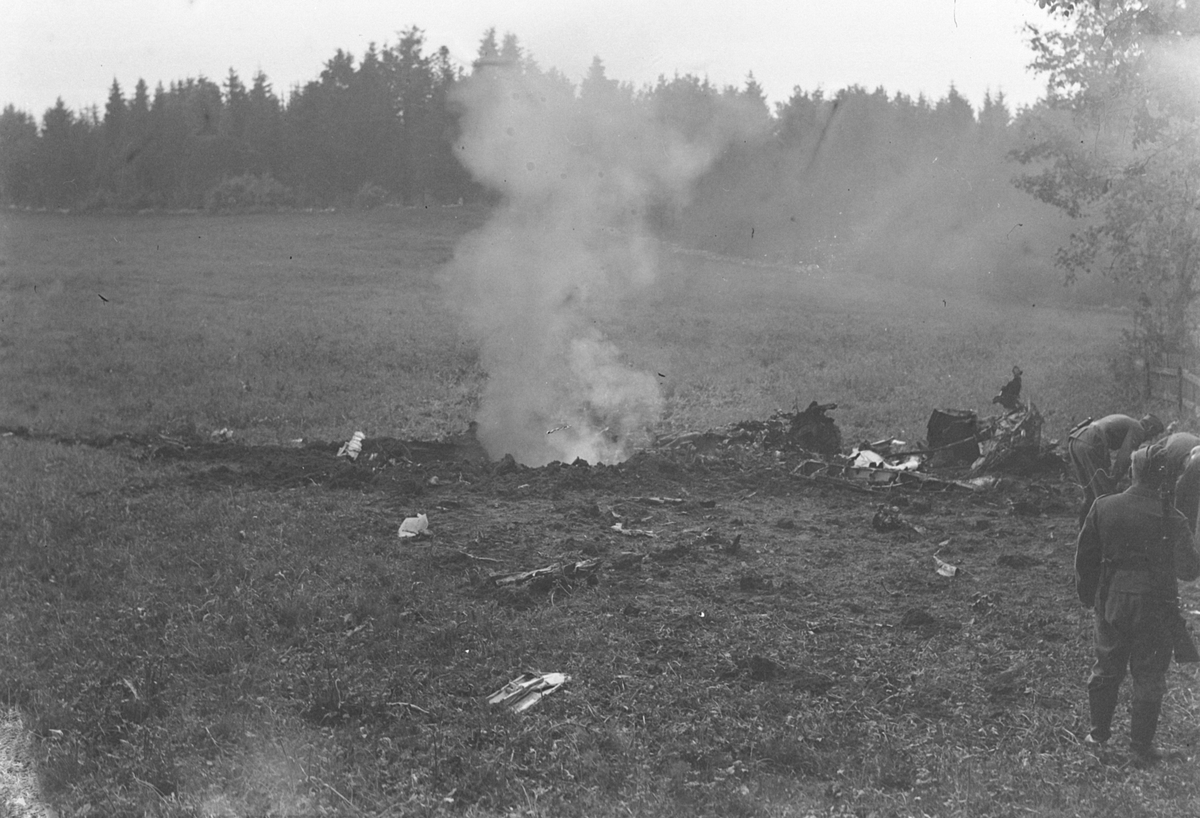Rester av et engelsk Blackburn Skua fly som ble skutt ned og styrtet ved Schøningsdal