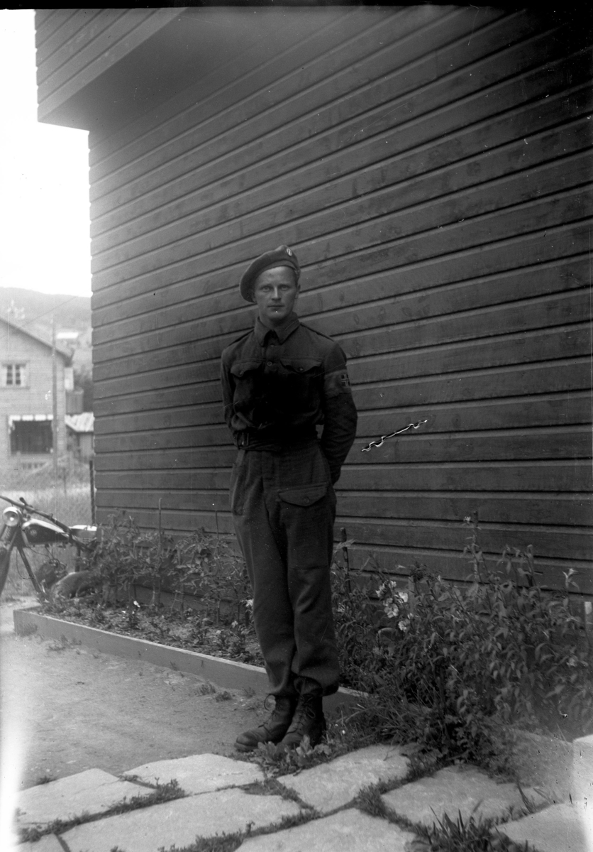 Odd Brekke i soldat uniform frå Tysklandsbrigaden.