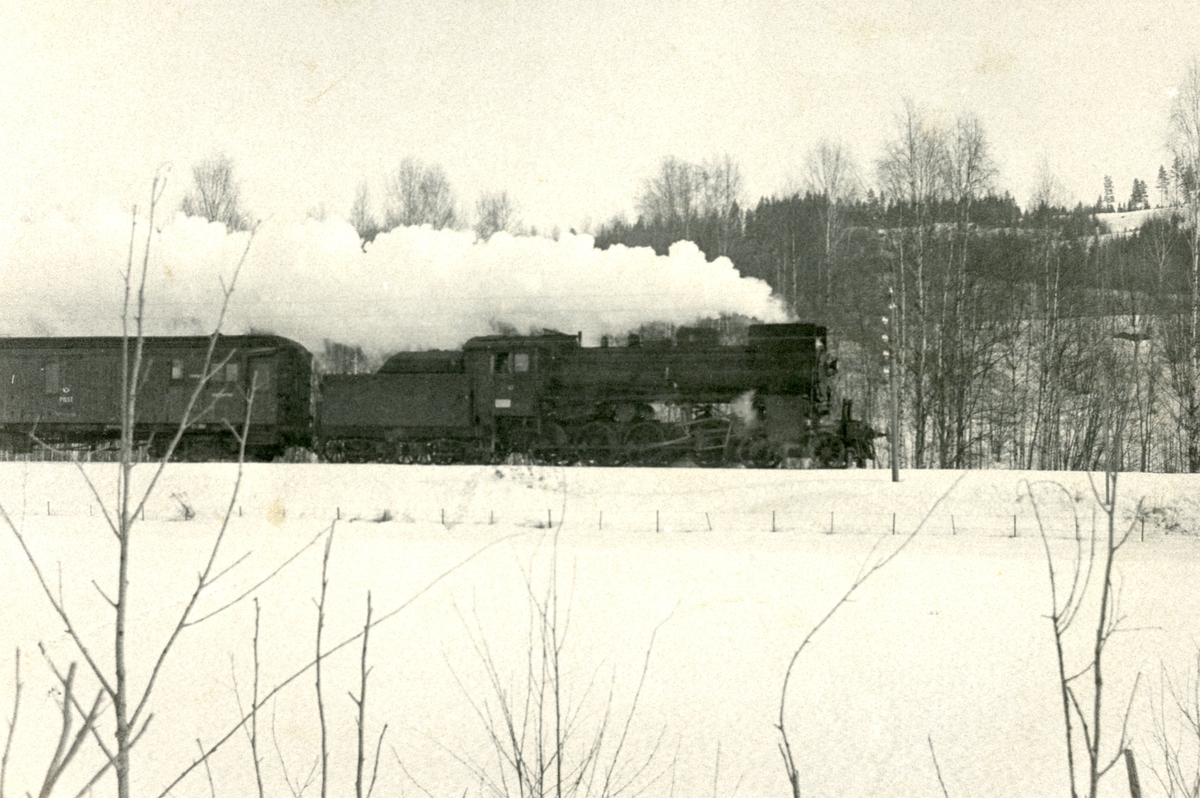 Damplokomotiv type 26c nr. 435 med godstog på Solørbanen
