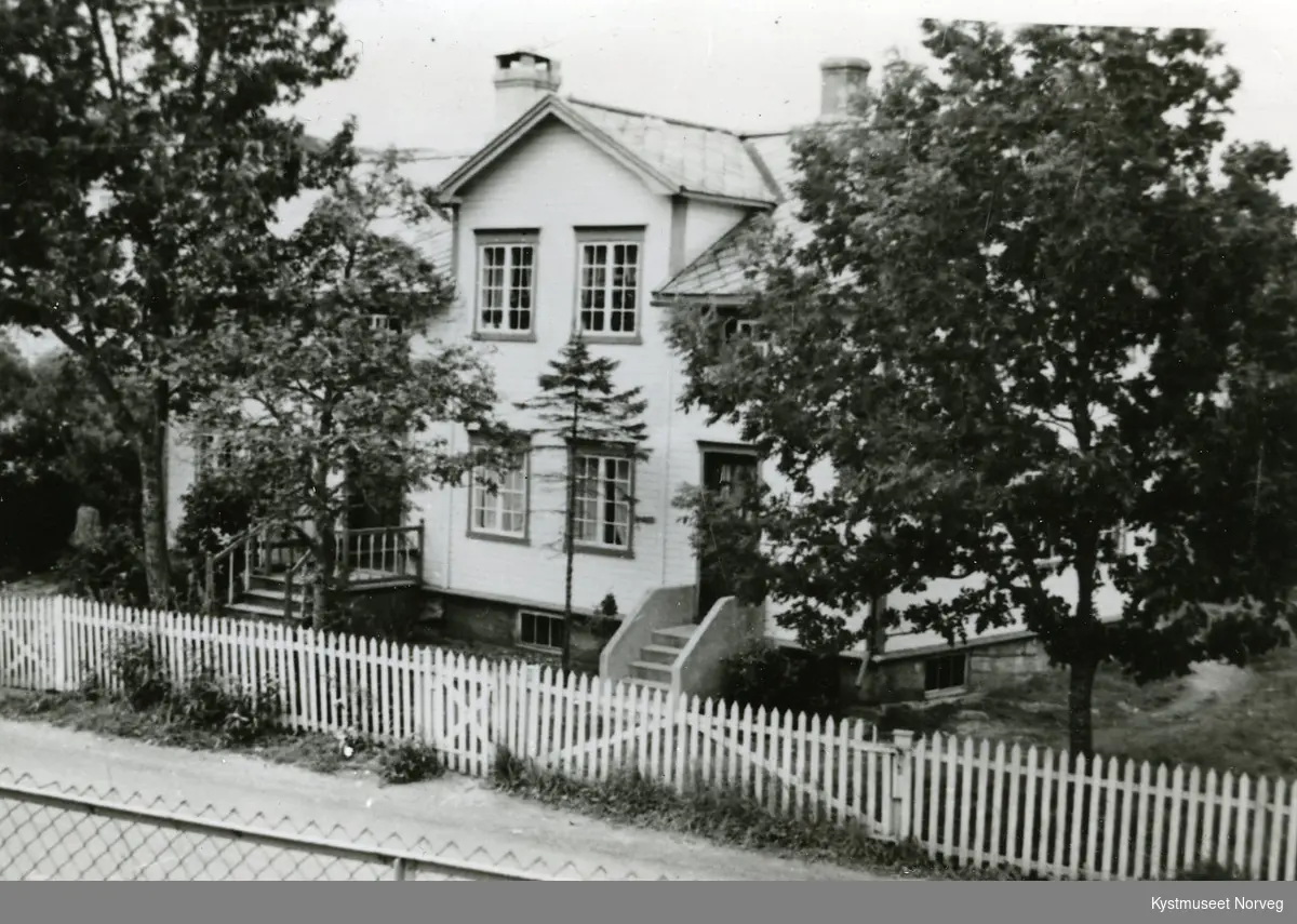Rørvik - Eiendommen "Rosenborg", "Promenadecafeèns" tidligere lokaler øverst i Dahlseths gate