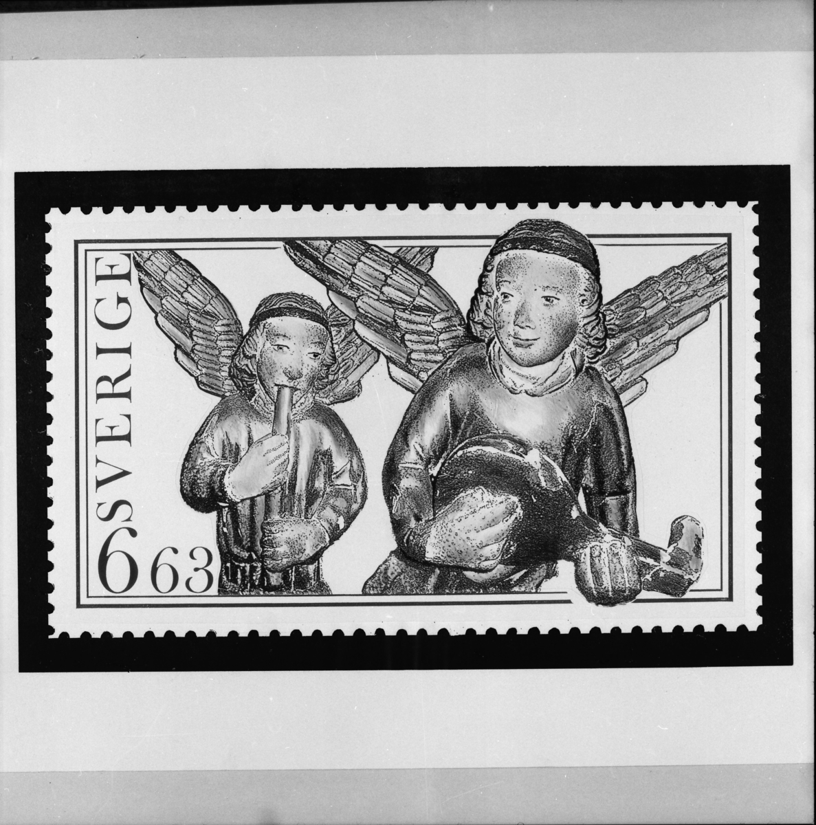 Original till frimärket "Musicerande änglar" från ett altarskåp i Litslena kyrka och frimärksutgåvan Utrikes julpost,  1997.