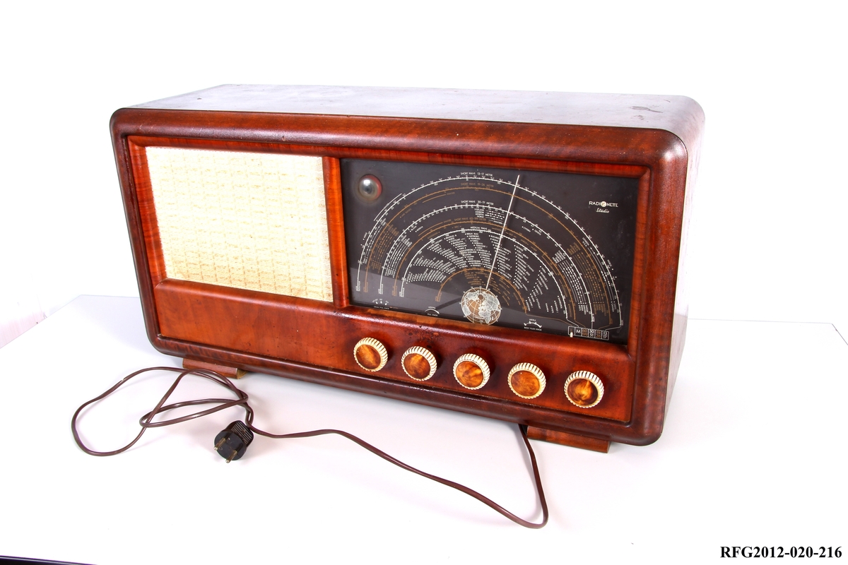 Radionette radio.