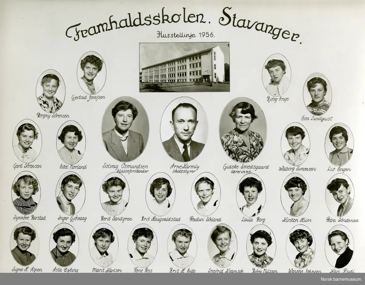 Klassebilde. Husstellinjen 1956. Framhaldsskolen.
