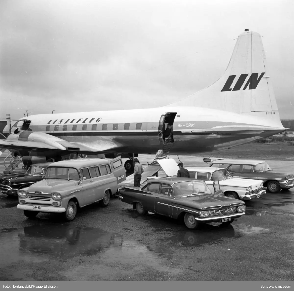 Metropolitan-plan lossar tidningar på Midlanda.