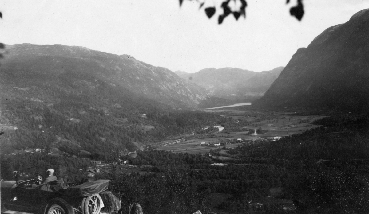 Fotoarkivet etter Gunnar Knudsen. "Telemarksturen 1920, Hjartdal". Bildet viser Flatdal.